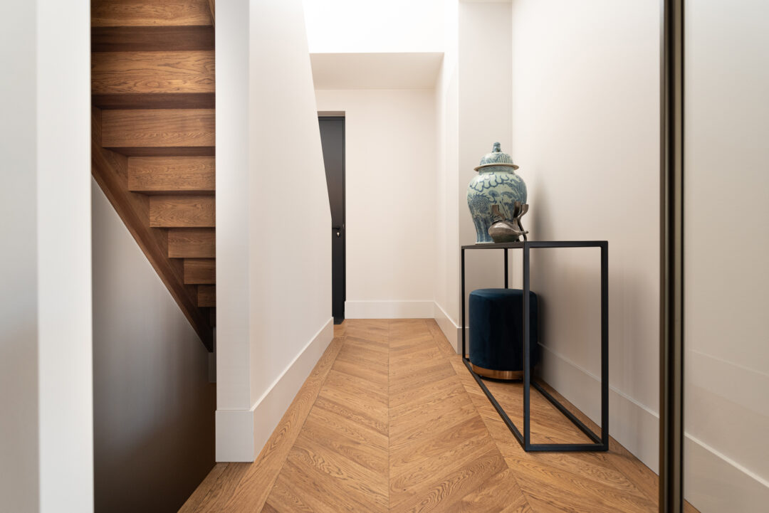 Hongaarse Punt vloer in de kleur kasteelbruin van Cinzento Custom Made®