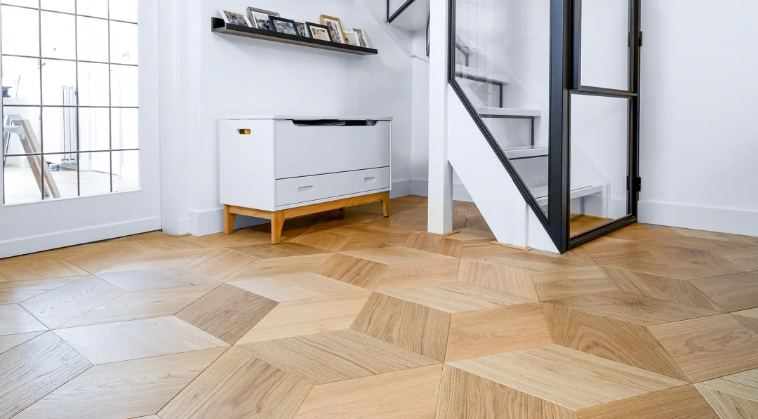 Houten vloer van Cinzento Custom Made® in uniek 3D-Cube patroon.